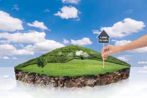 As a landowner, picking the right time to sell your land is critical to maximizing land value and your sale proceeds.